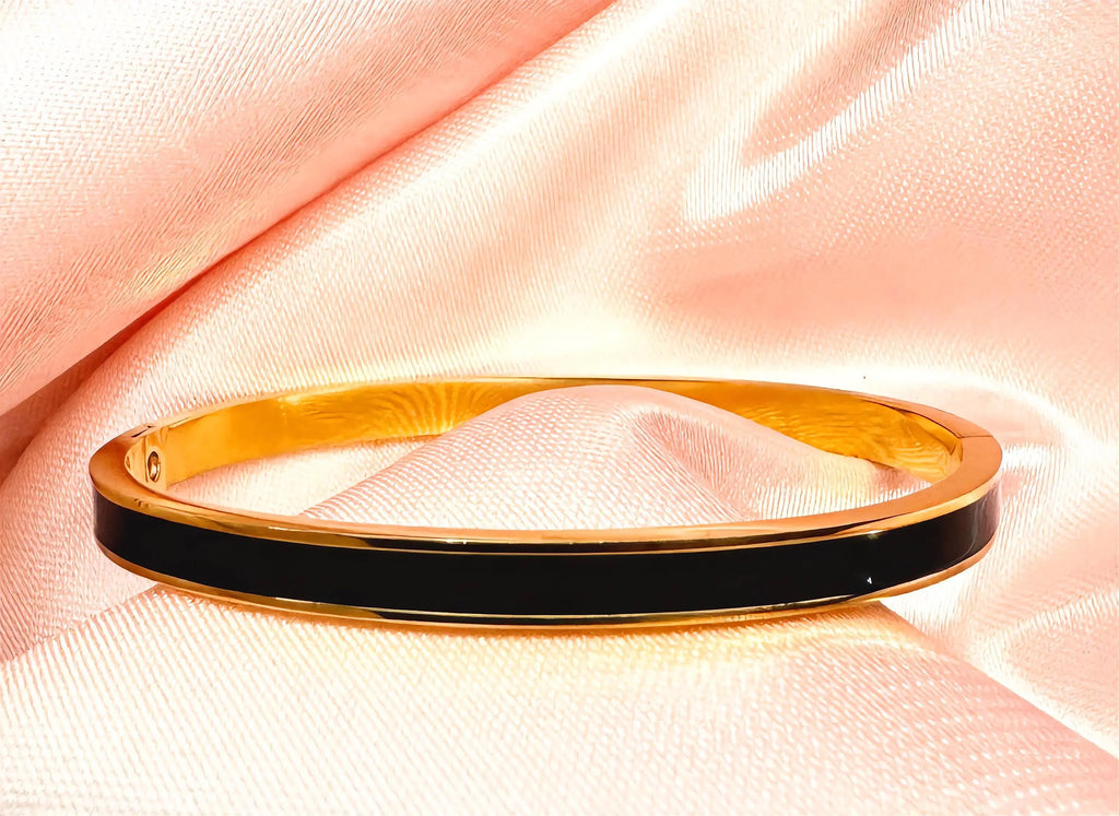Noir Luxe Line Bangle