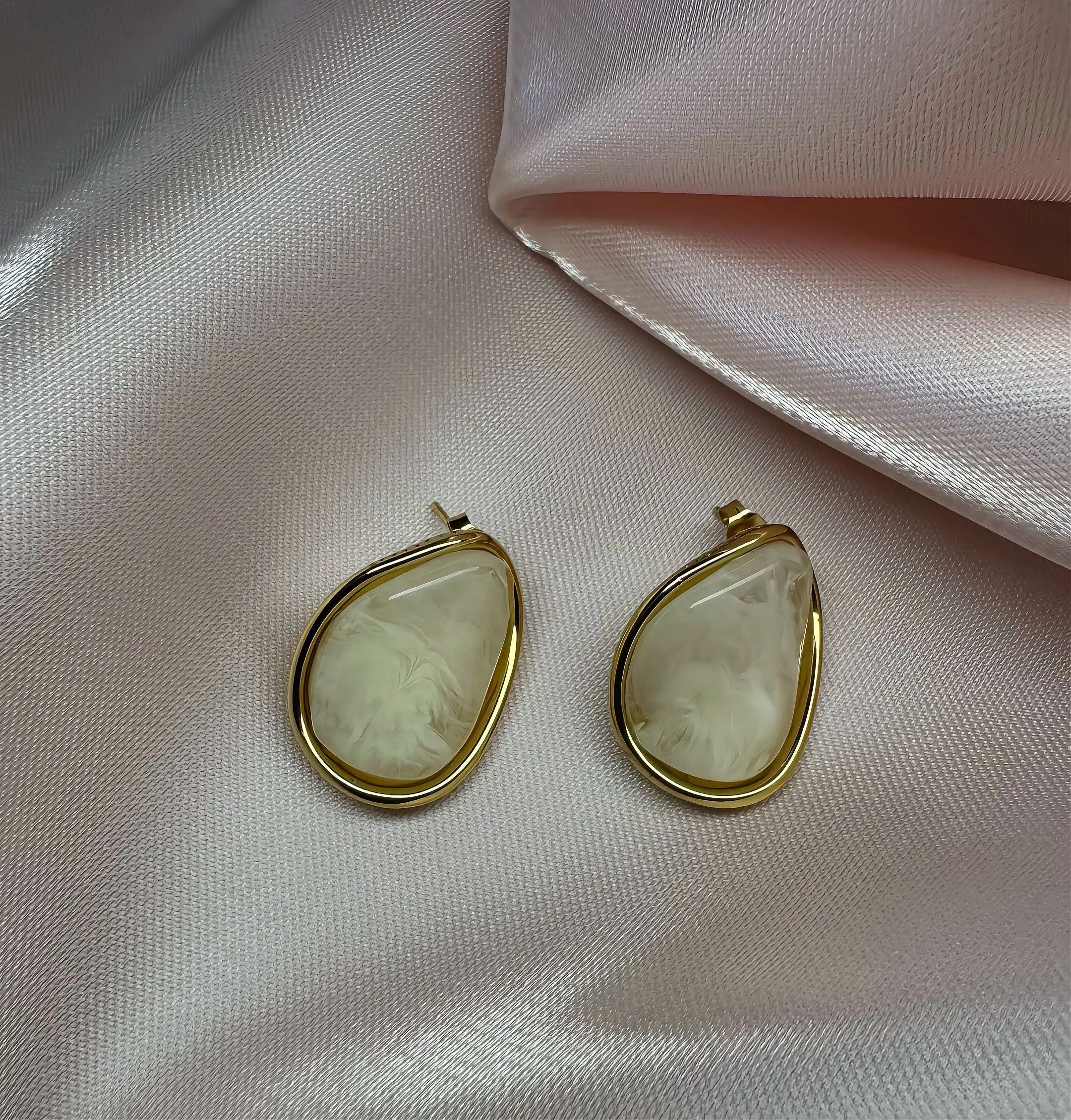 Maréa Gold Marble Earrings