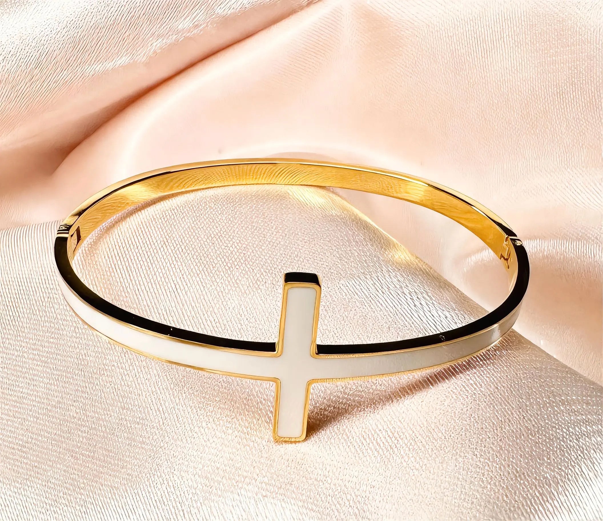 Aurelia Cross Luxe Bangle