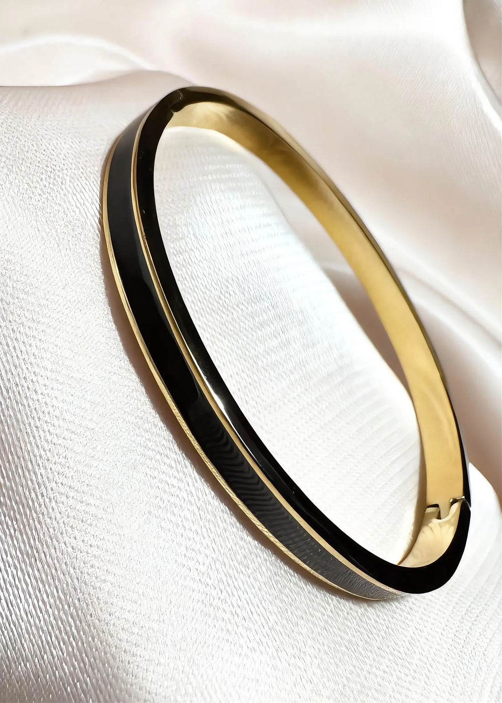Noir Luxe Line Bangle